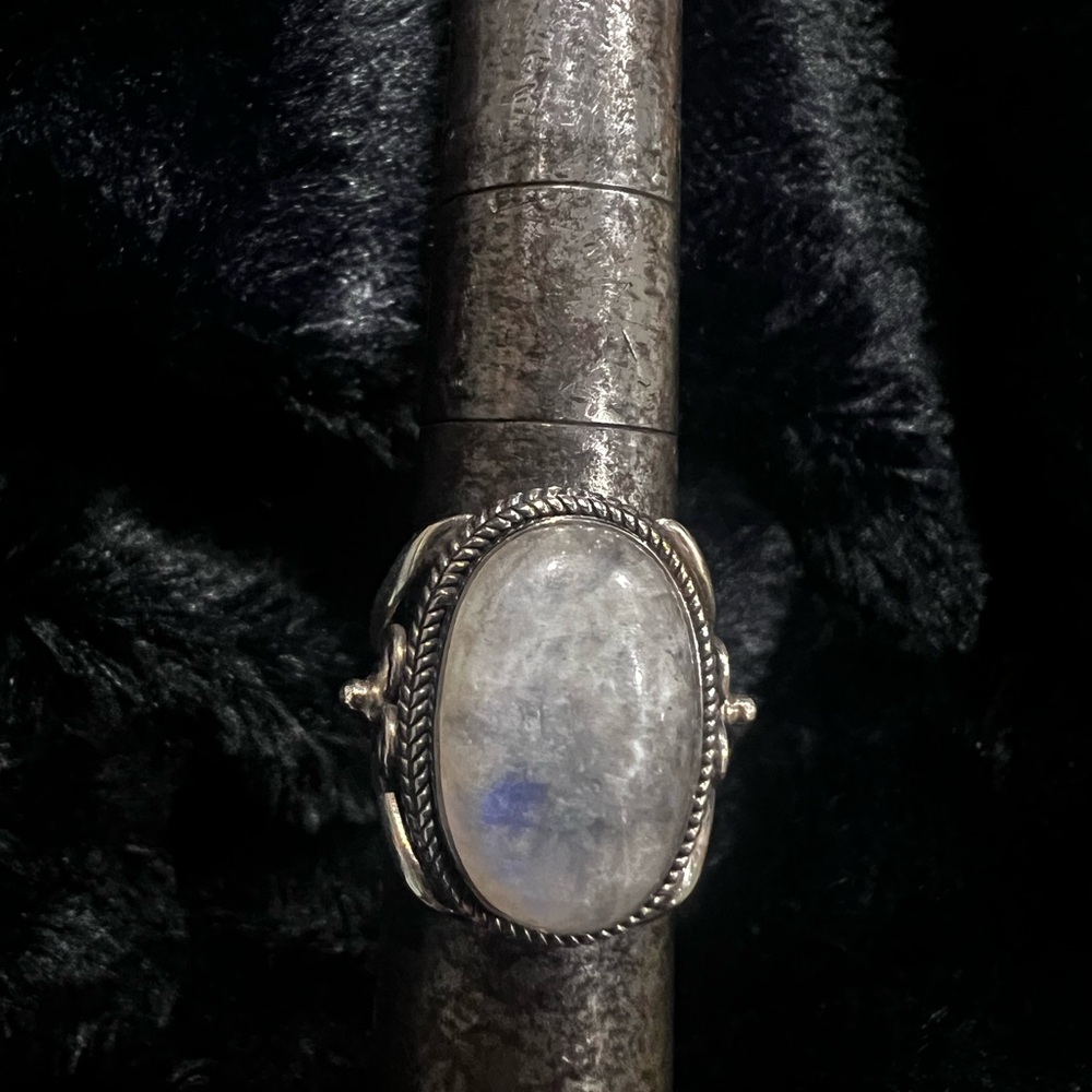 Elegant Silver Moonstone Stone Ring - Picture 4 of 4